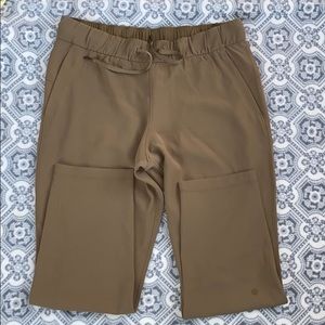 On the Fly 7/8 Pant 
Woven 25"